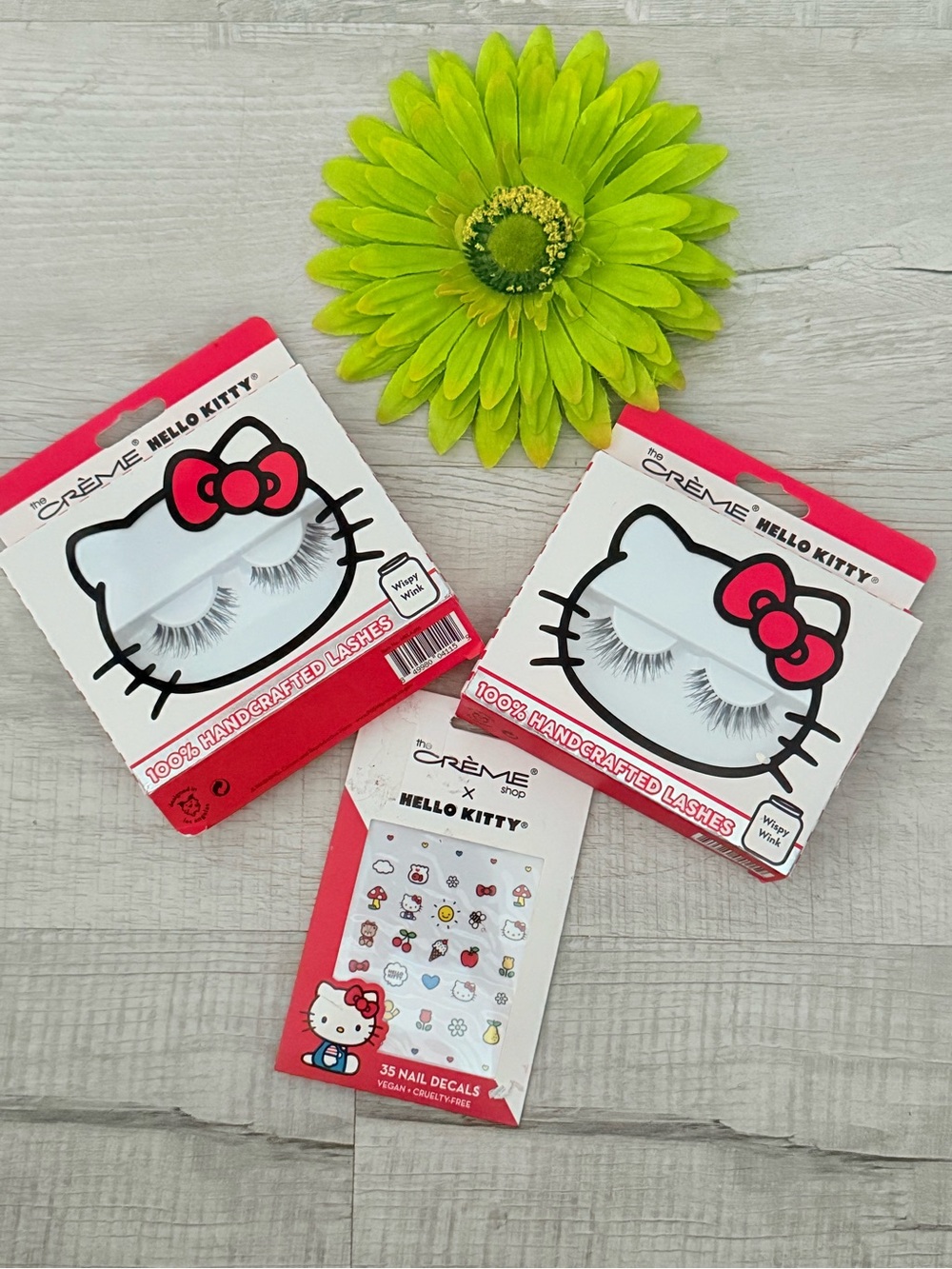 Hello Kitty False Lashes Set in White and Pink